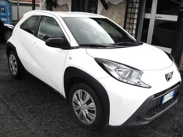 Usata Toyota Aygo X Lounge 72 CV (52 kW) 2024 Bianco SUV