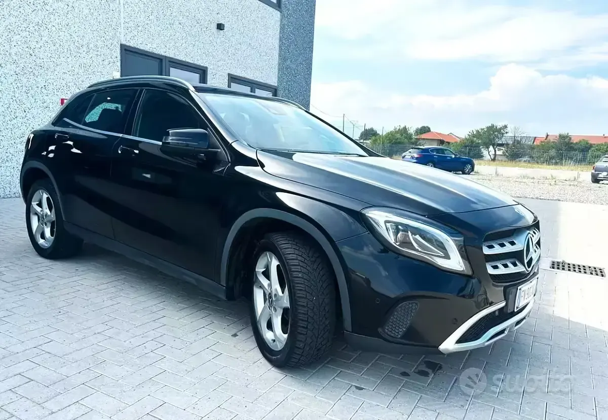 Usata Mercedes GLA200 136 CV (100 kW) 2018 Nero SUV