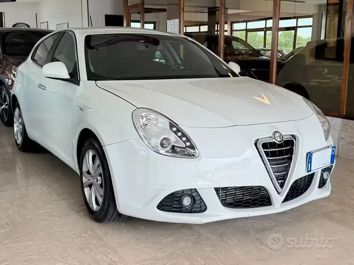 Gebraucht Alfa Romeo Giulietta Distinctive 105 PS (77 kW) 2013 Weiß Kleinwagen