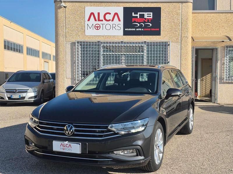 Grigio Usata 2023 VW Passat Business Station wagon | 31.850 € (Buon prezzo) - Immagine 1/4