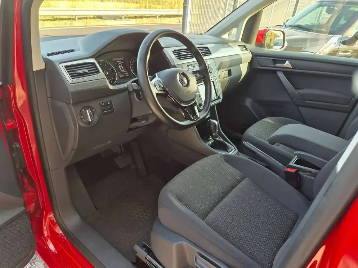 Usata VW Caddy Maxi Comfortline 110 CV (80 kW) 2019 Rosso Monovolume