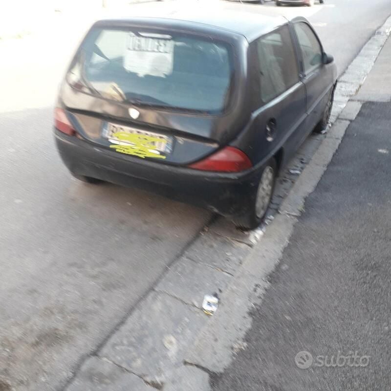 Usata Lancia Ypsilon 54 CV (39 kW) 2000 Nero Utilitaria