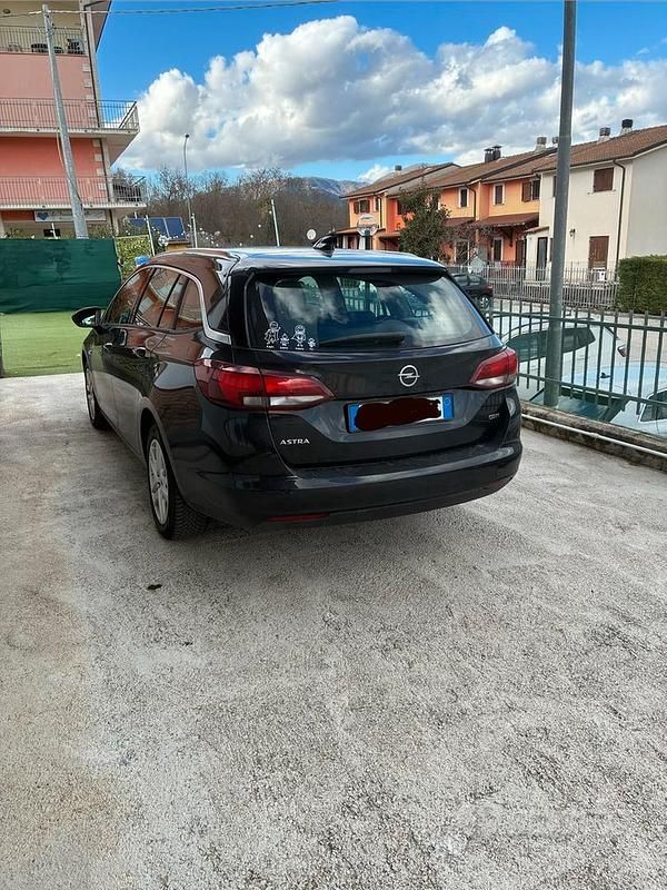Usata Opel Astra 136 CV (100 kW) 2017 Nero Station wagon