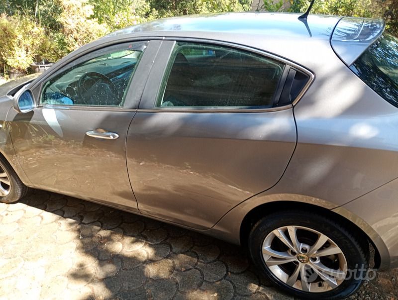 Usata Alfa Romeo Giulietta 120 CV (88 kW) 2011 Grigio Utilitaria