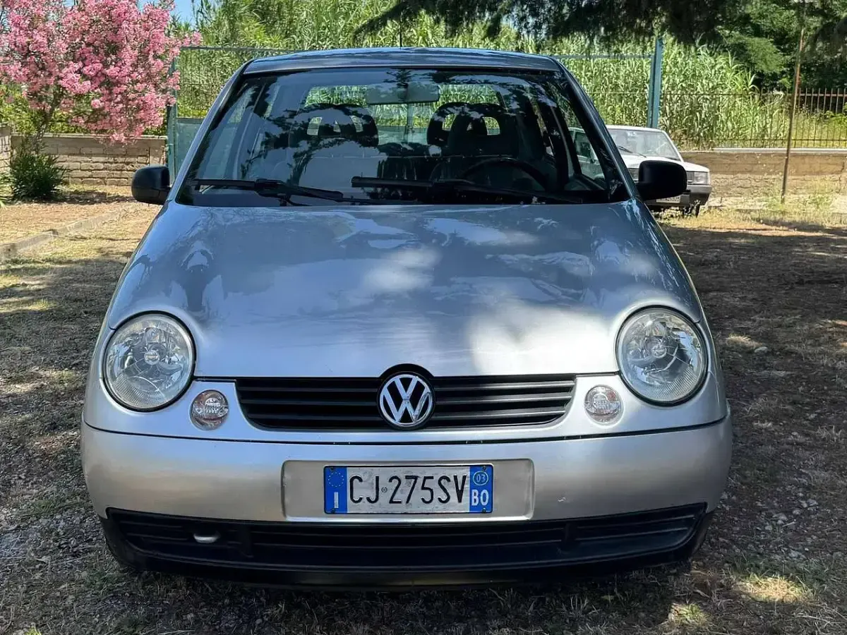 Usata VW Lupo Trendline 50 CV (36 kW) 2003 Grigio argento met. Utilitaria