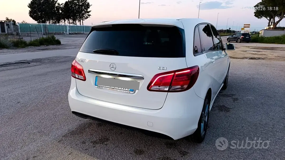 Usata Mercedes B160 90 CV (66 kW) 2015 Bianco Utilitaria