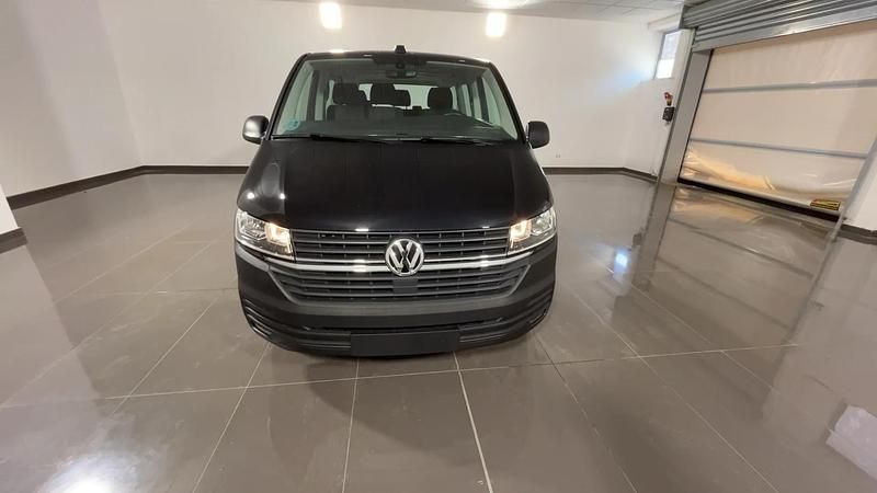 Usata VW Caravelle 150 CV (110 kW) 2023 Deep black perlato Monovolume