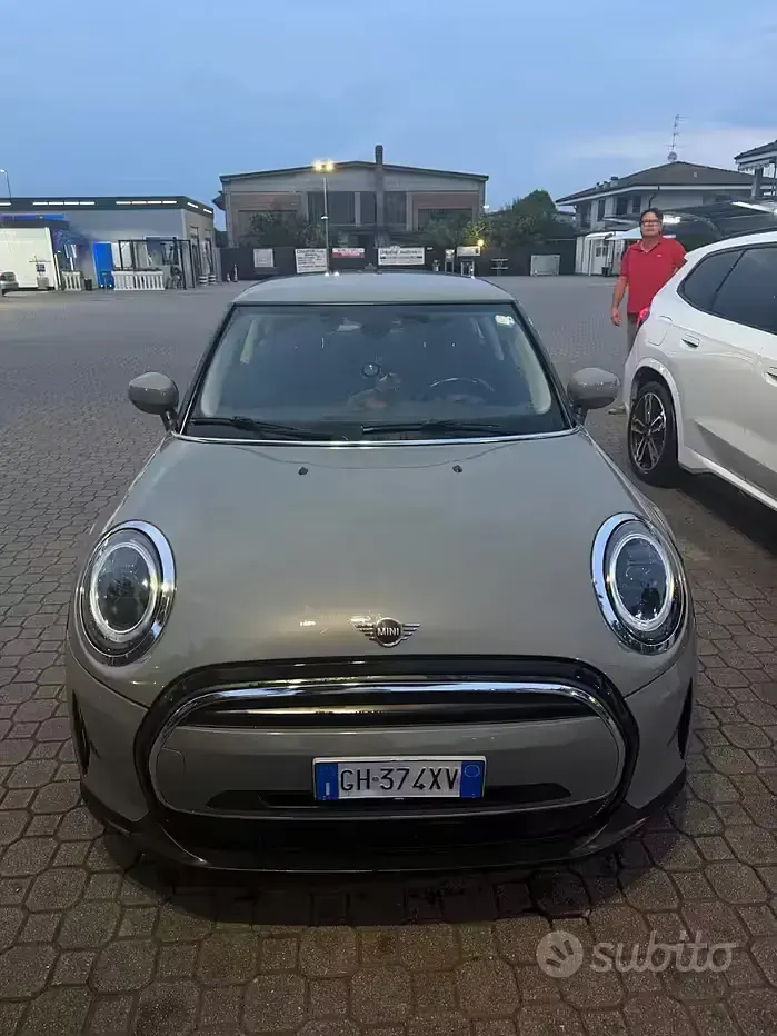 Usata Mini ONE 75 CV (55 kW) 2022 Grigio Utilitaria