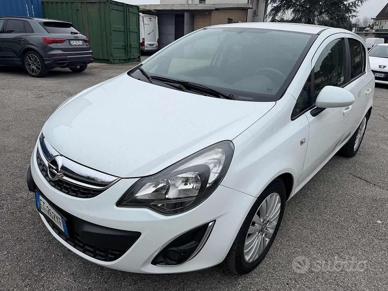 Usata Opel Corsa 85 CV (62 kW) 2013 Bianco Utilitaria