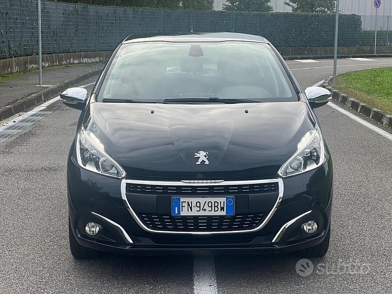 Usata Peugeot 208 75 CV (55 kW) 2018 Nero Utilitaria