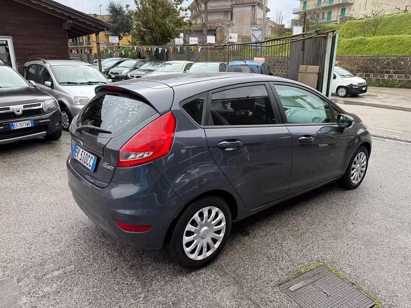 Usata Ford Fiesta 70 CV (51 kW) 2011 Grigio Utilitaria