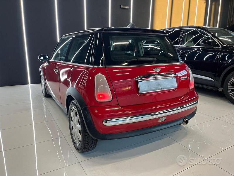 Usata Mini Cooper 120 CV (88 kW) 2002 Rosso Utilitaria