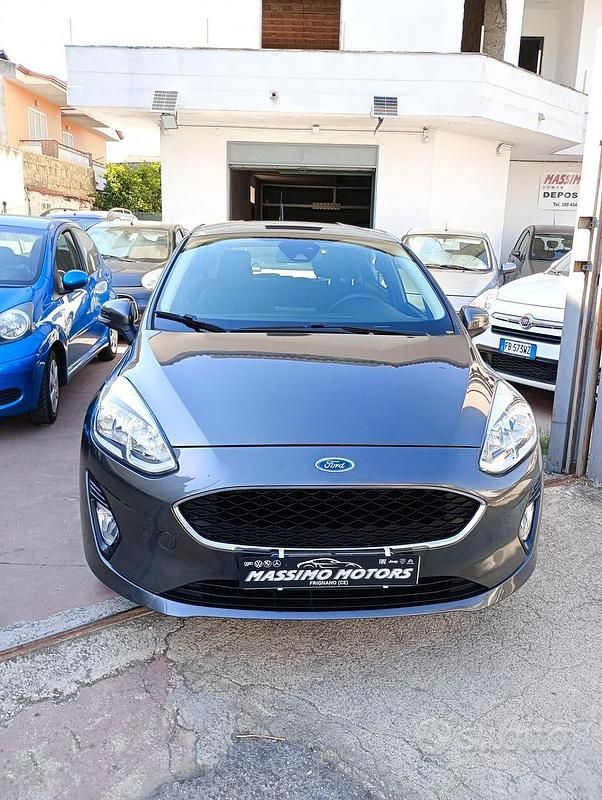 Grigio Usata 2018 Ford Fiesta Tre volumi | 6990 € (Buon prezzo) - Immagine 1/4
