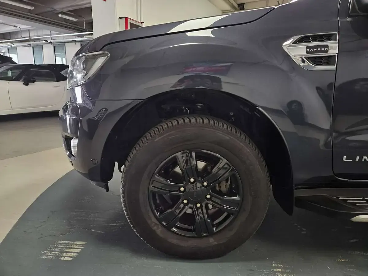 Usata Ford Ranger Limited 170 CV (125 kW) 2021 Nero Pick-up
