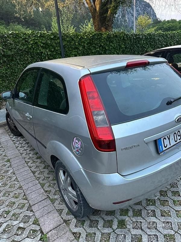 Usata Ford Fiesta 75 CV (55 kW) 2005 Utilitaria