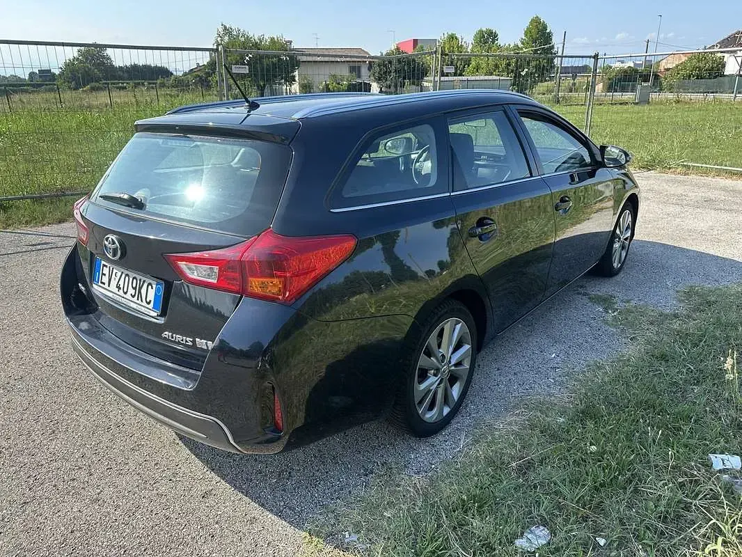 Usata Toyota Auris Hybrid Active 99 CV (72 kW) 2014 Station wagon