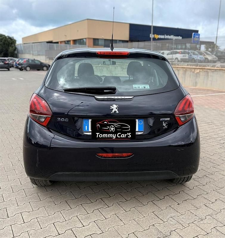 Usata Peugeot 208 80 CV (58 kW) 2016 Blu Utilitaria
