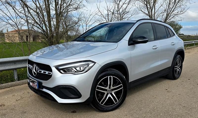 Usata Mercedes GLA220 Edition 190 CV (139 kW) 2023 Argento SUV
