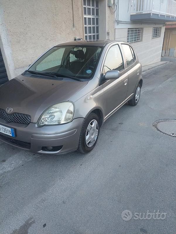 Usata Toyota Yaris 2005 Grigio Berlina
