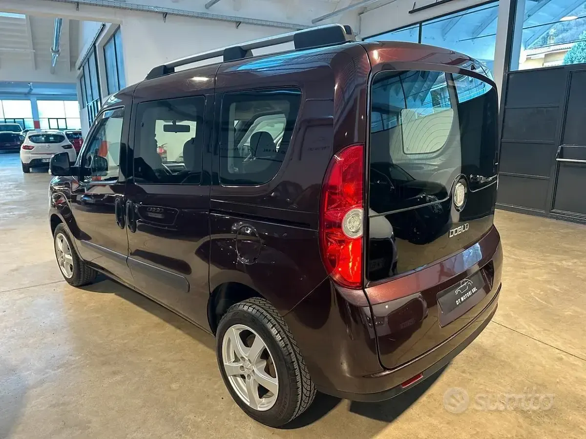 Usata Fiat Doblò Dynamic 95 CV (69 kW) 2010 Lilla Monovolume