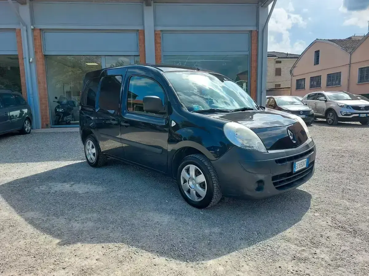 Usata Renault Kangoo 85 CV (62 kW) 2010 Nero Monovolume