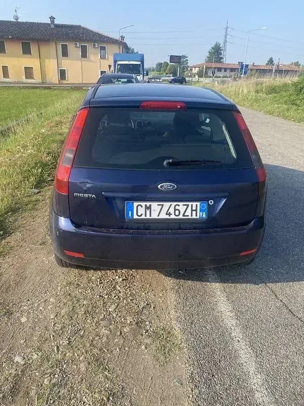 Begagnad Ford Fiesta Ghia 79 HK (58 kW) 2004 Halvkombi