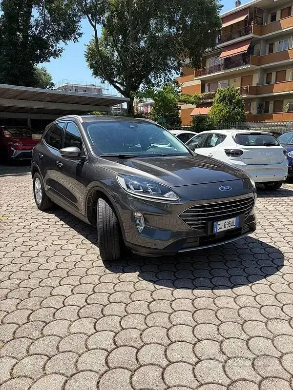 Usata Ford Kuga Business Edition 190 CV (139 kW) 2022 Grigio SUV
