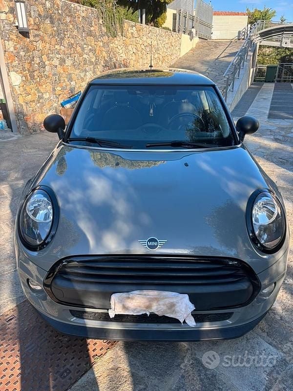 Usata Mini ONE 75 CV (55 kW) 2018 Grigio Utilitaria
