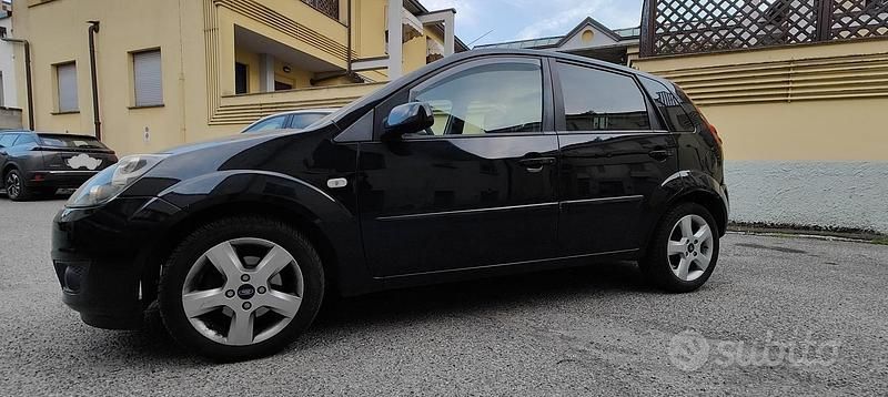 Usata Ford Fiesta 2008 Nero Utilitaria