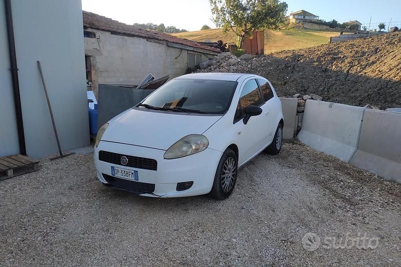 Bianco Usata 2008 Fiat Grande Punto Due volumi | 1800 € (Buon prezzo) - Immagine 1/3