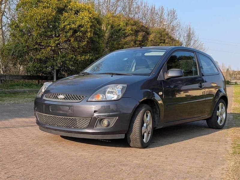 Usata Ford Fiesta Ambiente 68 CV (50 kW) 2007 Utilitaria