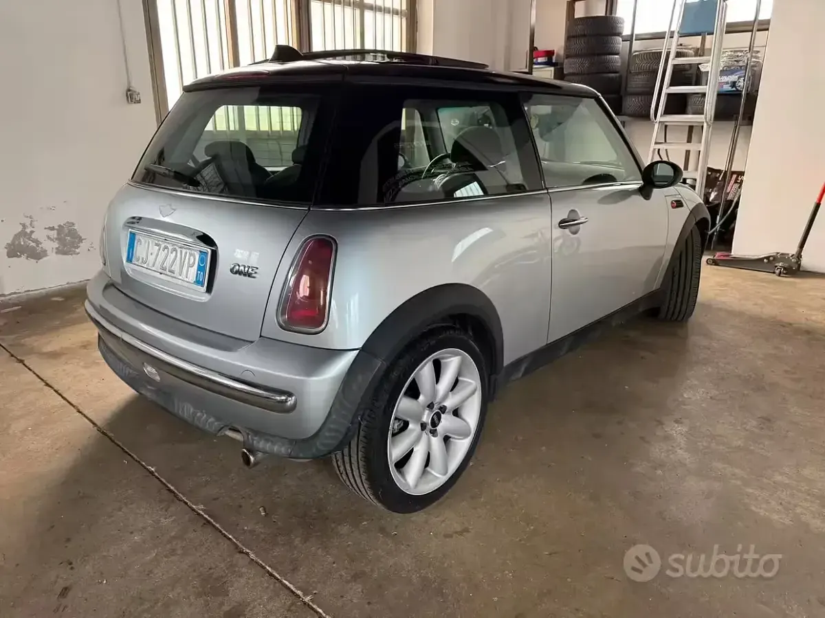 Usata Mini ONE 90 CV (66 kW) 2003 Grigio Utilitaria