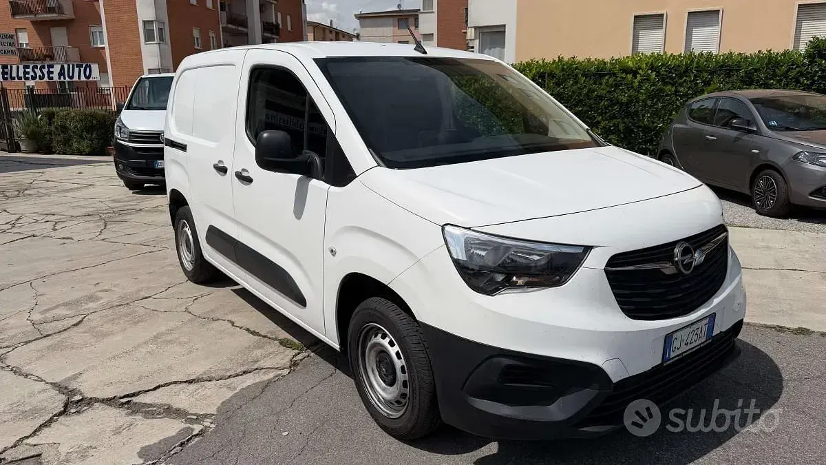 Usata Opel Combo 101 CV (74 kW) 2022 Bianco Monovolume
