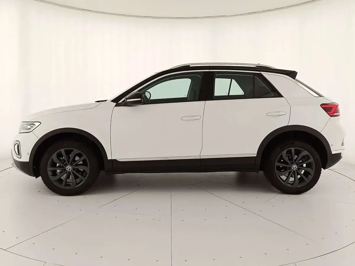 Usata VW T-Roc Style 150 CV (110 kW) 2023 Pure white nero SUV