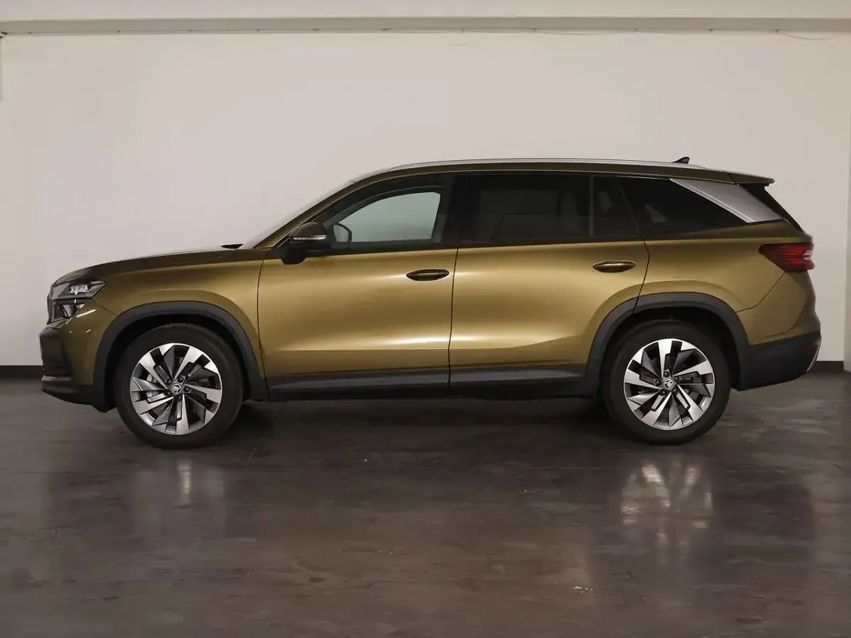 Second-hand Skoda Kodiaq Selection 150 CP (110 kW) 2024 Auriu SUV