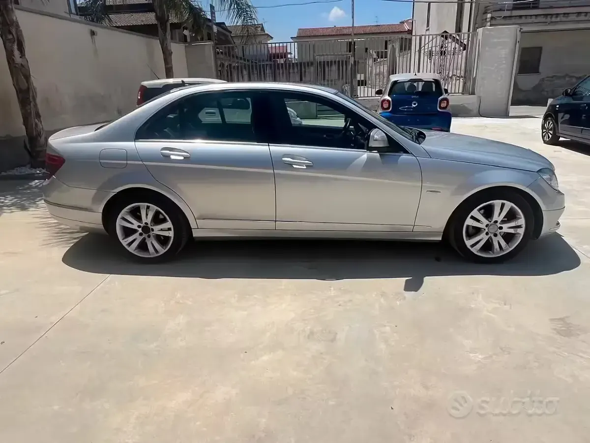 Usata Mercedes C220 170 CV (125 kW) 2008 Grigio Berlina