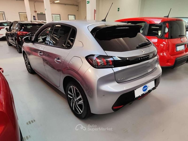 Usata Peugeot 208 Allure 101 CV (74 kW) 2022 Grigio met. Utilitaria