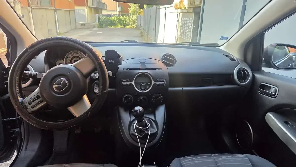 Usata Mazda 2 Independence 75 CV (55 kW) 2008 Nero Utilitaria
