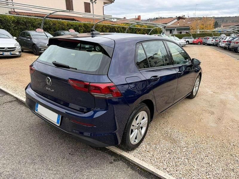 Usata VW Golf VIII Life 116 CV (85 kW) 2022 Blu Berlina