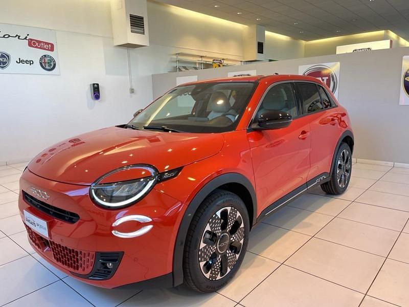 Usata Fiat 600E La Prima 114 kW (156 CV) 2025 Arancione SUV