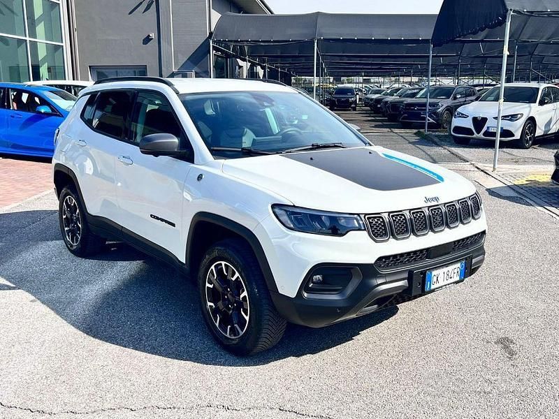 Usata Jeep Compass Trailhawk 240 CV (176 kW) 2022 Bianco SUV