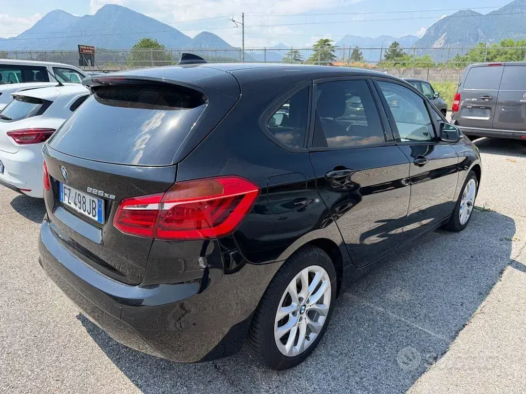 Usata BMW 225 Active Tourer iPerformance 136 CV (100 kW) 2019 Nero Monovolume