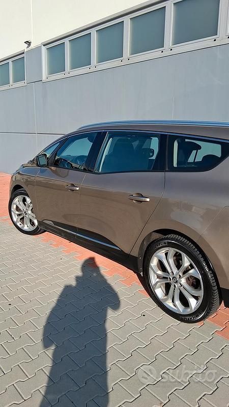 Usata Renault Grand Scénic IV 110 CV (80 kW) 2017 Marrone Monovolume