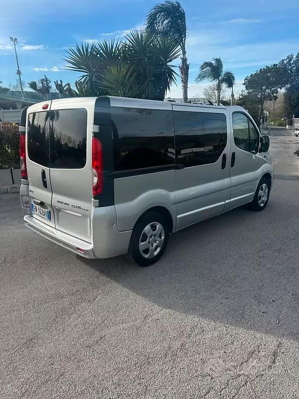 Usata Opel Vivaro 114 CV (83 kW) 2012 Grigio Monovolume