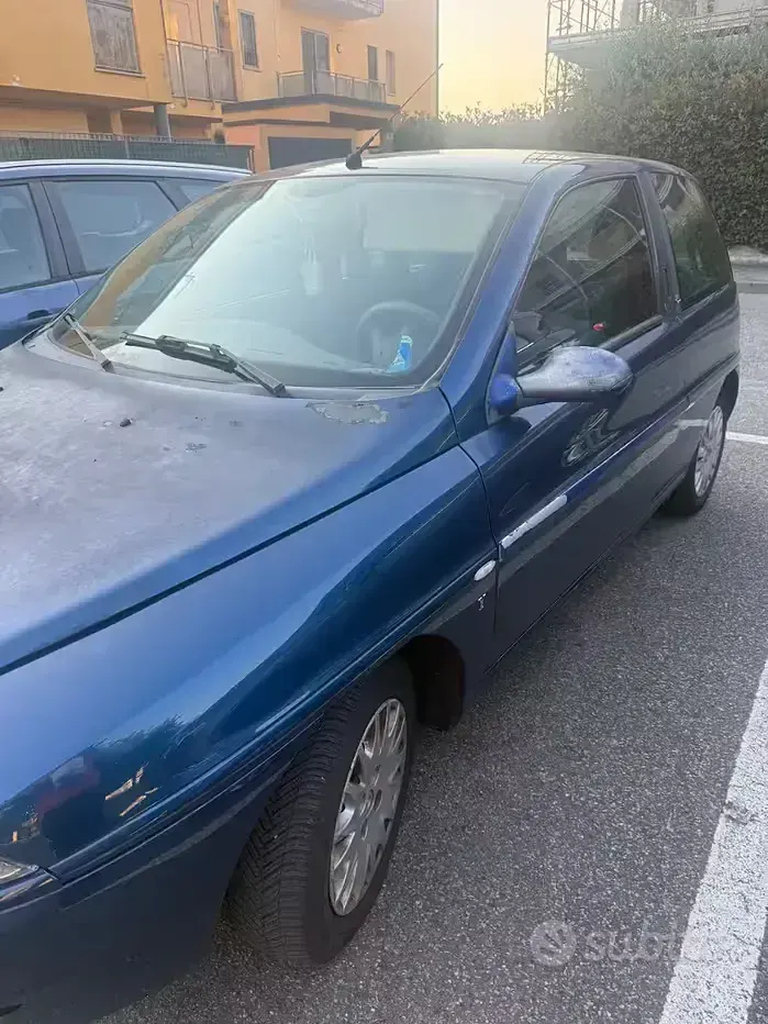 Usata Lancia Ypsilon 60 CV (44 kW) 2001 Bluazzurro Utilitaria
