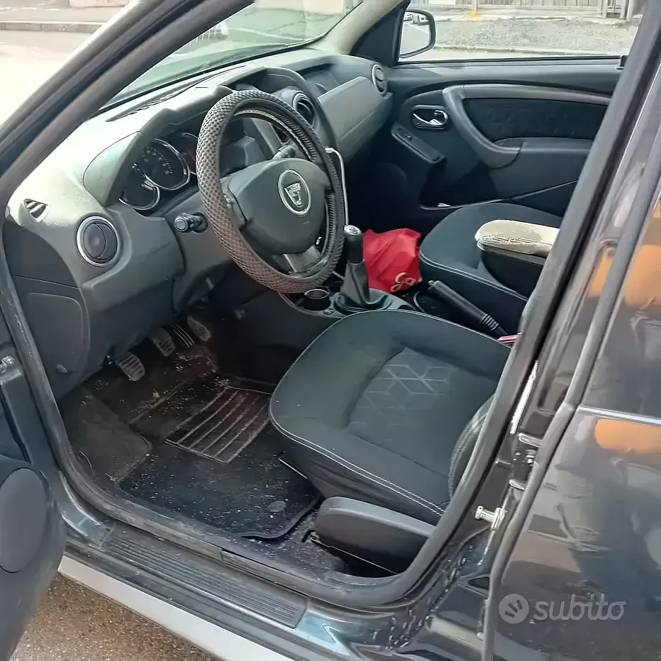 Usata Dacia Duster Lauréate 2015 Grigio SUV