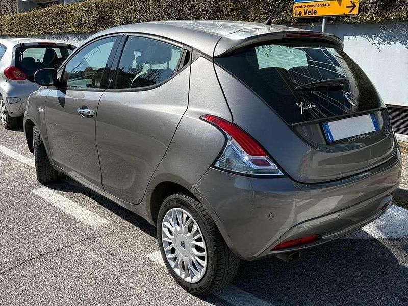 Usata Lancia Ypsilon Silver 69 CV (50 kW) 2017 Grigio Utilitaria