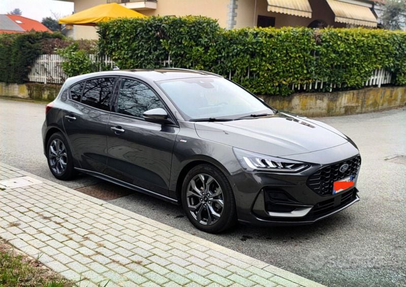 Grigio Usata 2023 Ford Focus ST-Line Berlina | 23.500 € (Cara) - Immagine 1/4