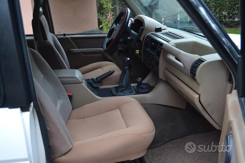 Usata Land Rover Discovery 113 CV (83 kW) 1996 Bianco SUV