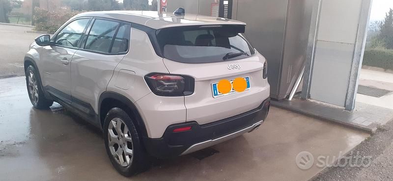 Usata Jeep Avenger 100 CV (73 kW) 2023 Grigio SUV